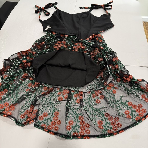 Dress the Population Wren Tie Shoulder Floral Embroidery Maxi Dress Size SMALL - Picture 9 of 13